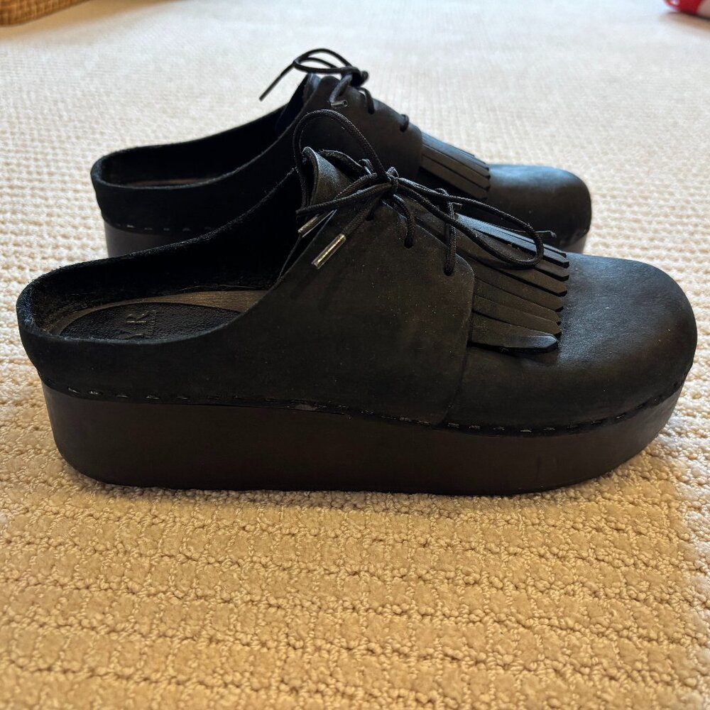 Bryr Discontinued Zoe Monochrome Clogs